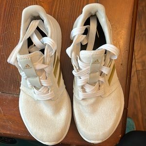 White Adidas shoes size 7.